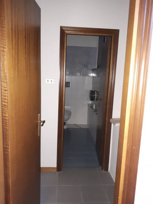 Fondo Commerciale in affitto a Capraia e Limite