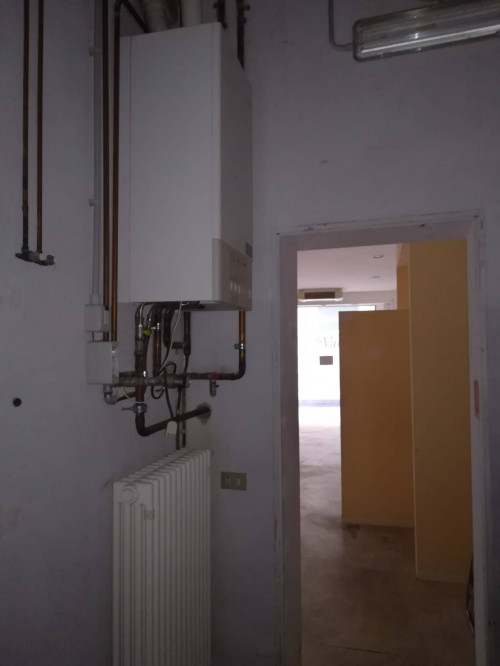 Fondo Commerciale in affitto a Forlì