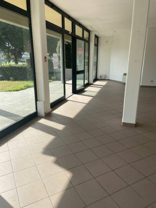 Fondo Commerciale in affitto a San Miniato