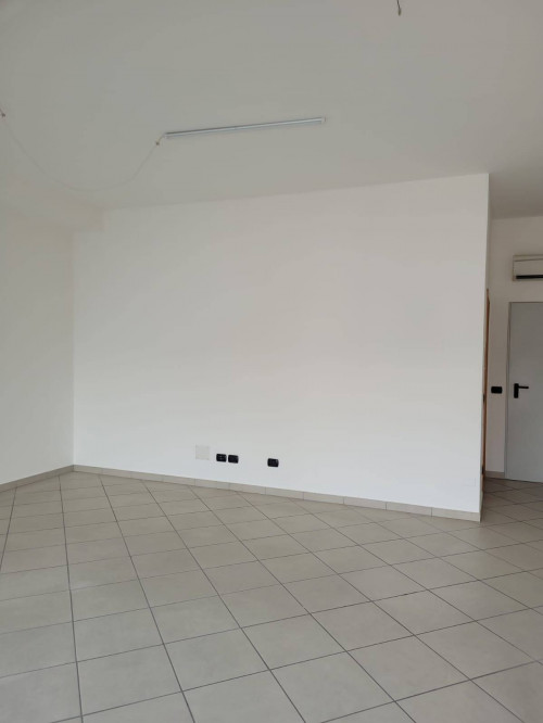 Fondo Commerciale in affitto a Forlimpopoli