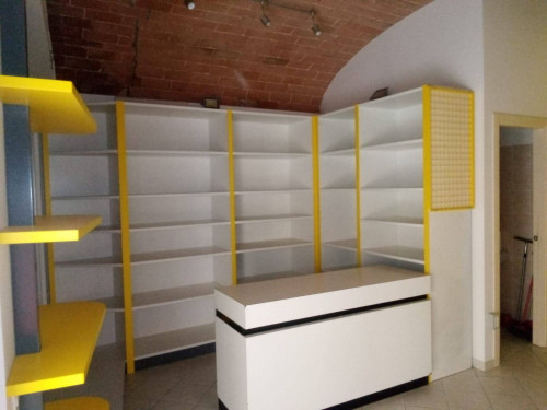 Fondo Commerciale in affitto a Castelfiorentino