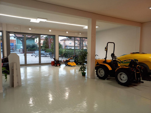 Fondo Commerciale in affitto a Cesena