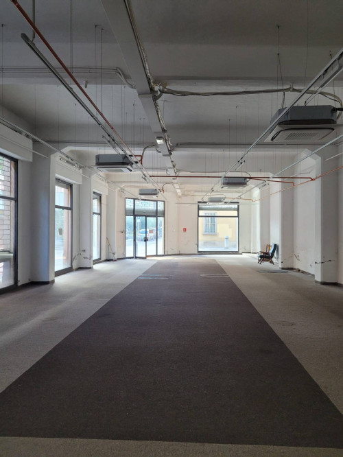 Fondo Commerciale in affitto a Forlì