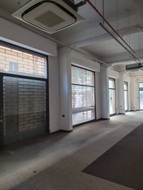 Fondo Commerciale in affitto a Forlì