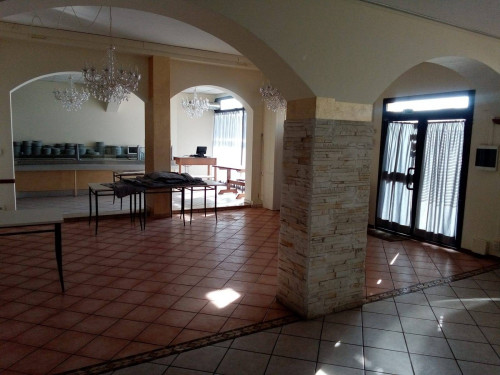 Fondo Commerciale in affitto a Poggibonsi