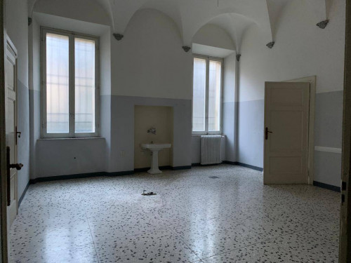 Fondo Commerciale in affitto a Forlì