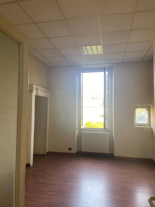 Fondo Commerciale in affitto a Busto Arsizio