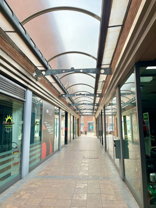 Fondo Commerciale in affitto a Lucca