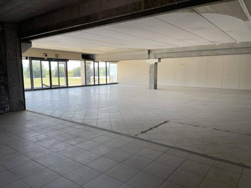 Fondo Commerciale in affitto a San Giuliano Terme