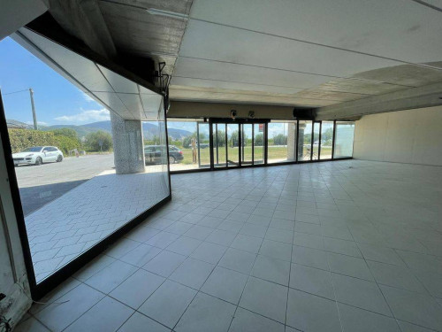 Fondo Commerciale in affitto a San Giuliano Terme