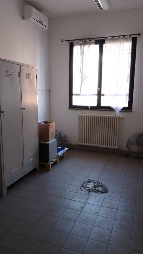 Fondo Artigianale in affitto a Forlì