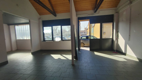 Negozio in affitto a Chivasso