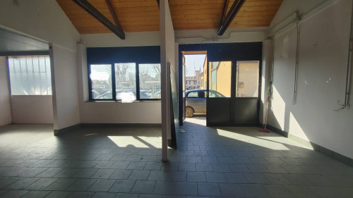 Negozio in affitto a Chivasso