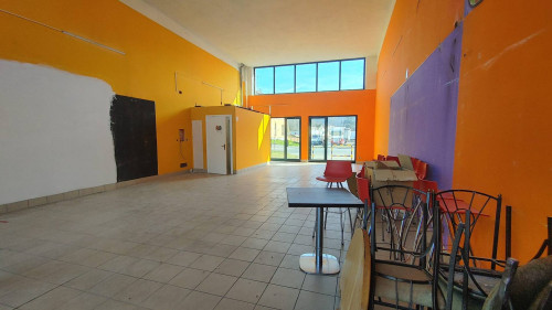 Negozio in affitto a Chivasso