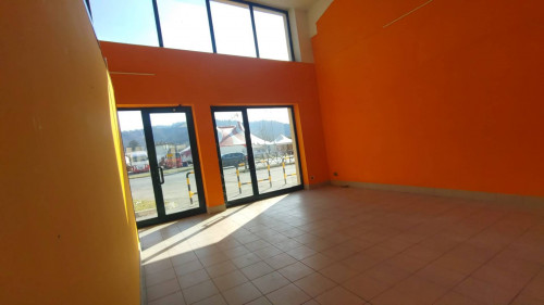 Negozio in affitto a Chivasso