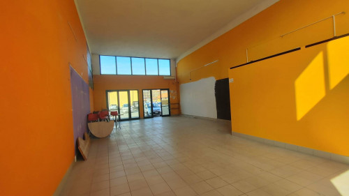 Negozio in affitto a Chivasso