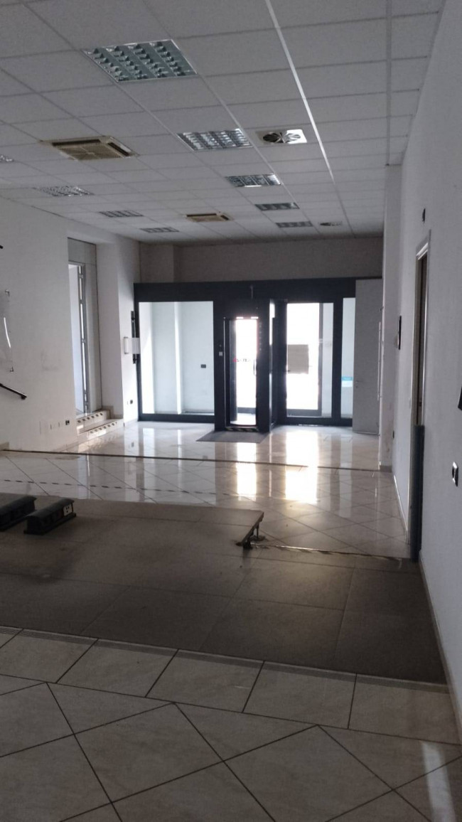 Fondo Commerciale in affitto a Forlì