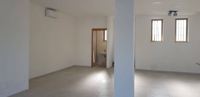 Fondo Commerciale in affitto a Vinci