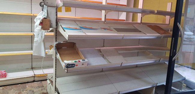 Fondo Commerciale in affitto a Capraia e Limite