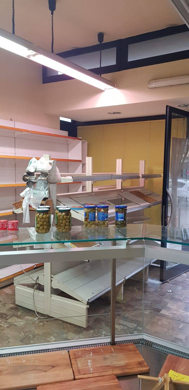 Fondo Commerciale in affitto a Capraia e Limite