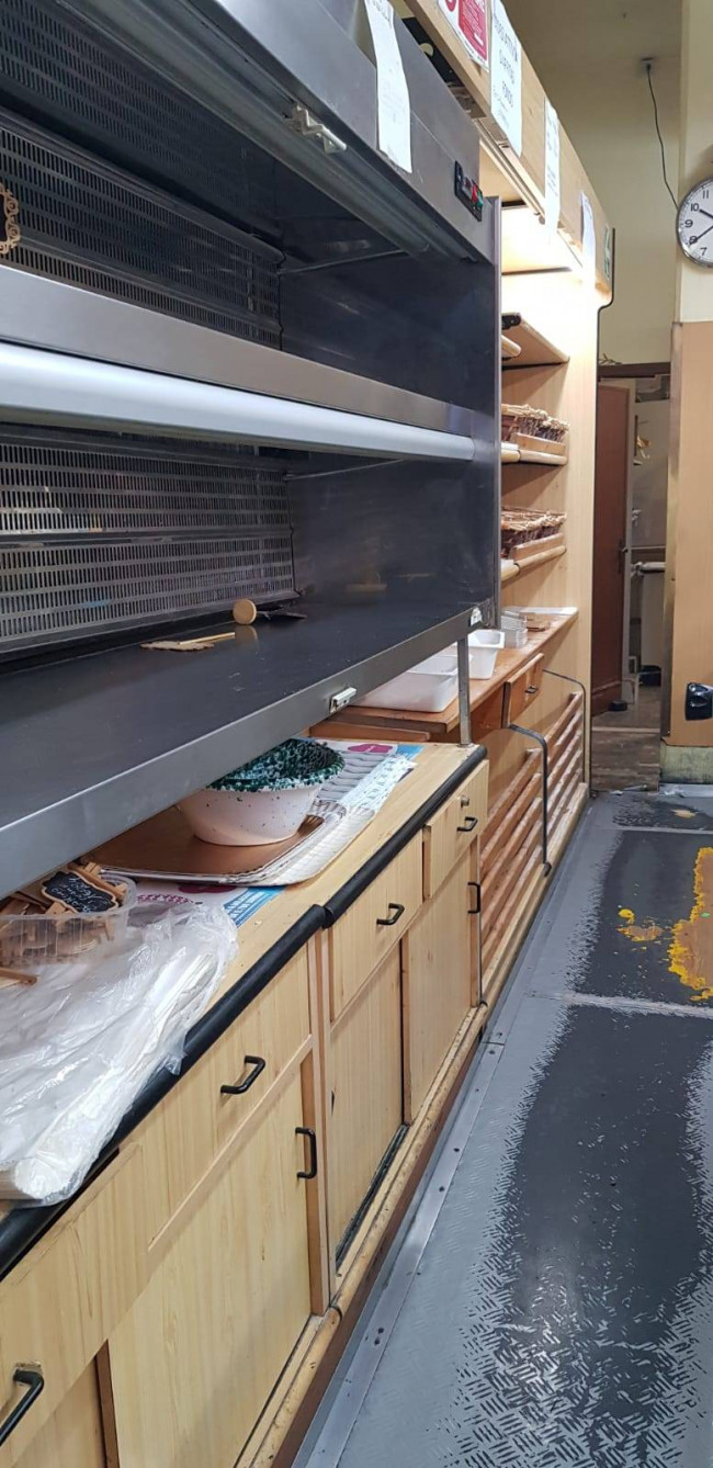 Fondo Commerciale in affitto a Capraia e Limite