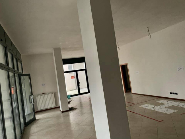 Fondo Commerciale in affitto a Signa