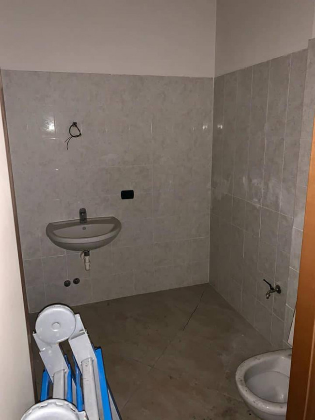 Fondo Commerciale in affitto a Signa