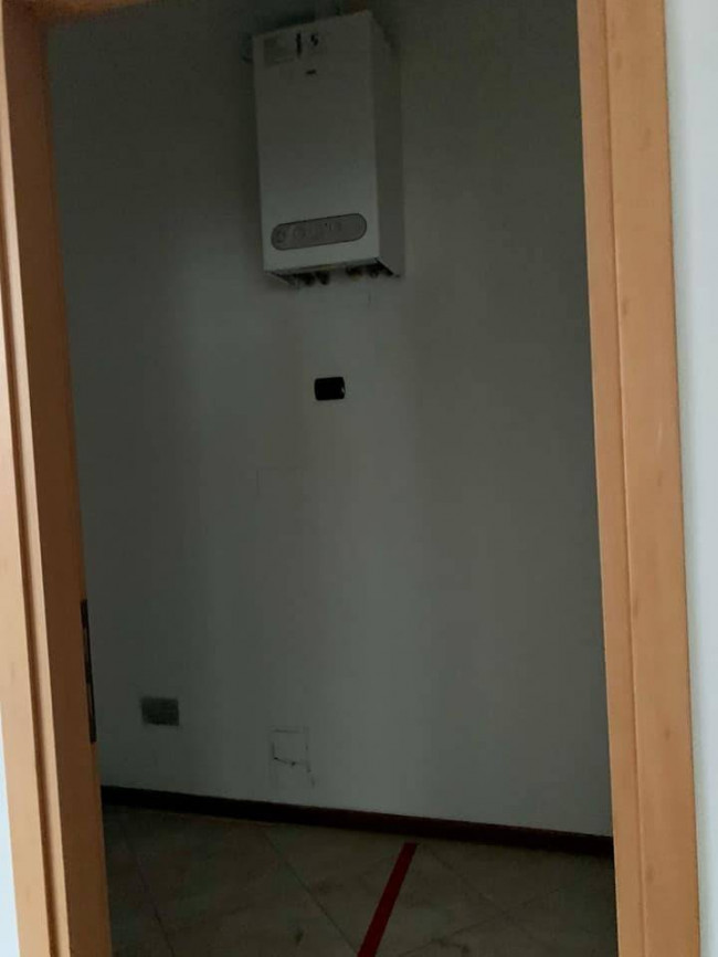 Fondo Commerciale in affitto a Signa