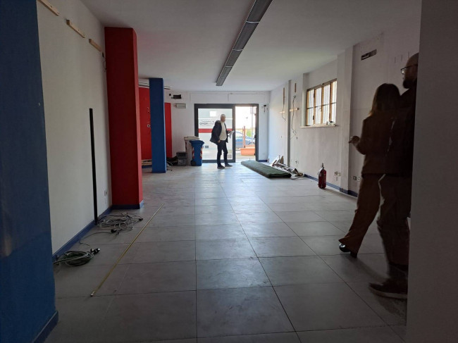 Fondo Commerciale in affitto a Vinci