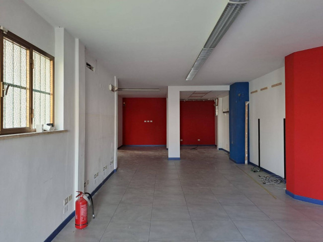 Fondo Commerciale in affitto a Vinci