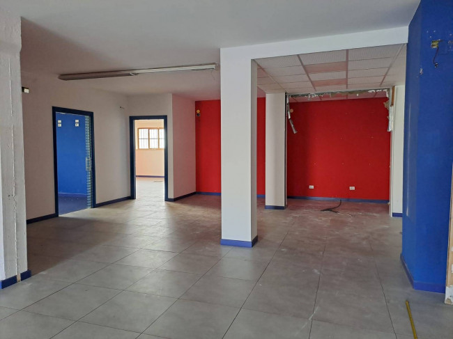 Fondo Commerciale in affitto a Vinci