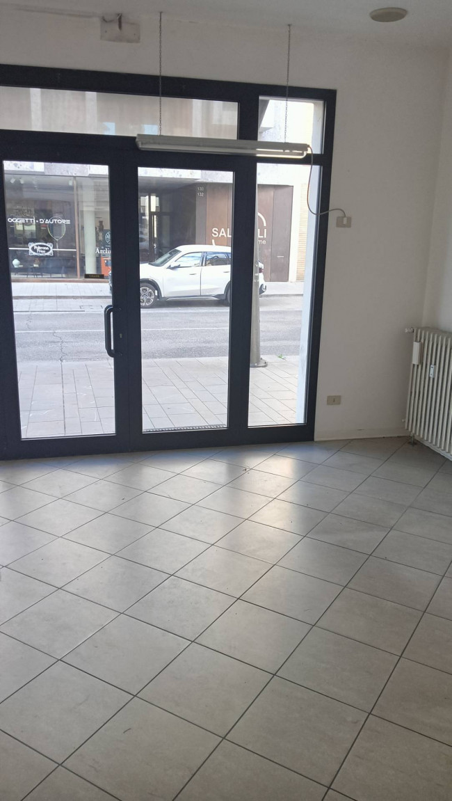 Negozio in affitto a Cesena