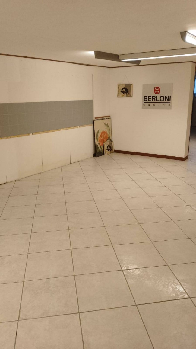 Negozio in affitto a Forlì