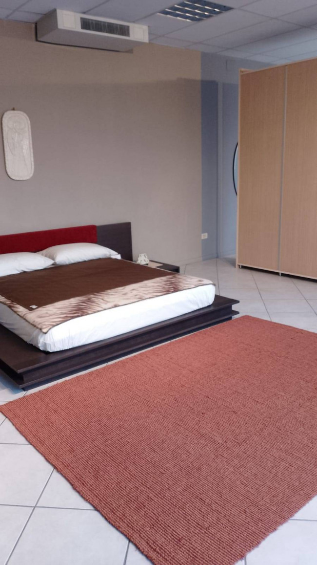 Negozio in affitto a Forlì