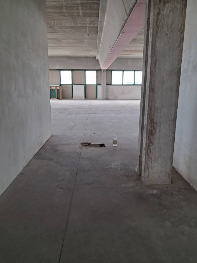 Fondo Commerciale in affitto a Massa e Cozzile