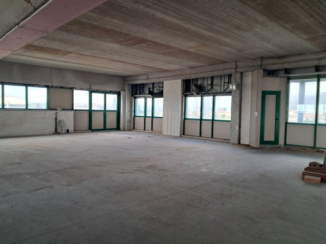 Fondo Commerciale in affitto a Massa e Cozzile