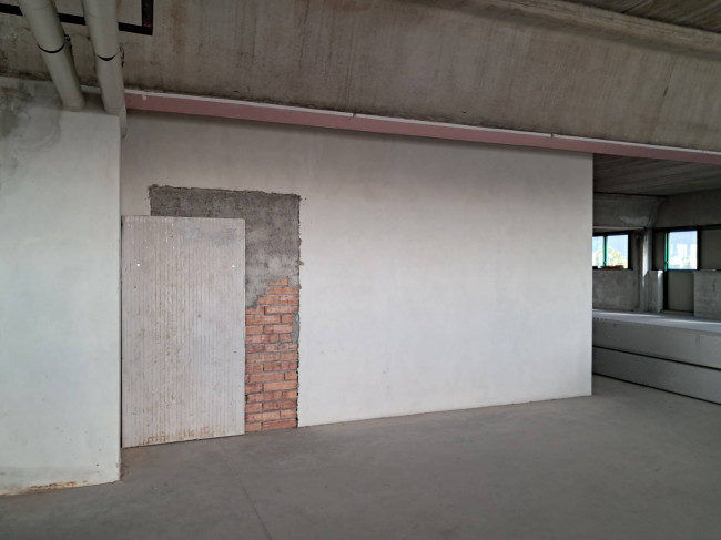 Fondo Commerciale in affitto a Massa e Cozzile