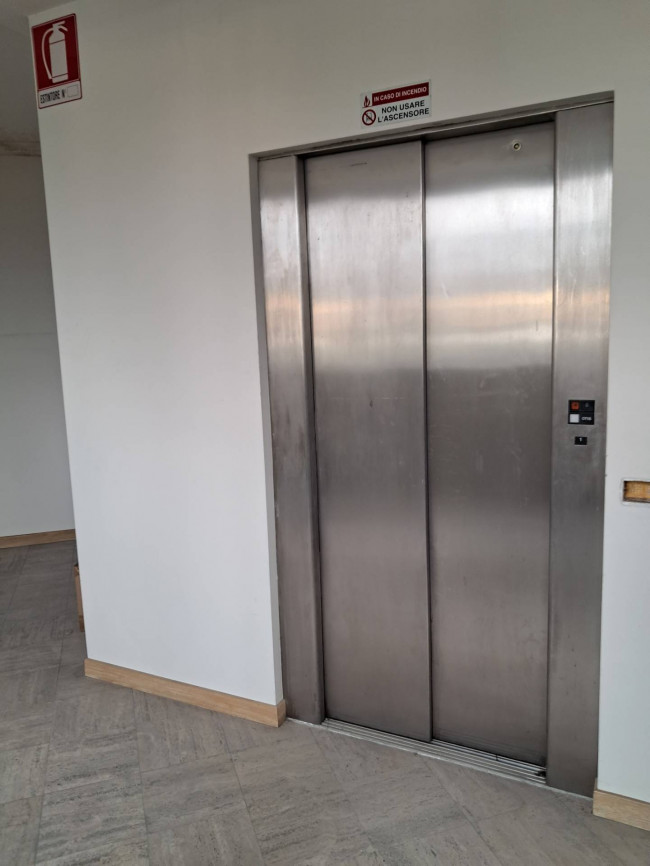 Fondo Commerciale in affitto a Massa e Cozzile