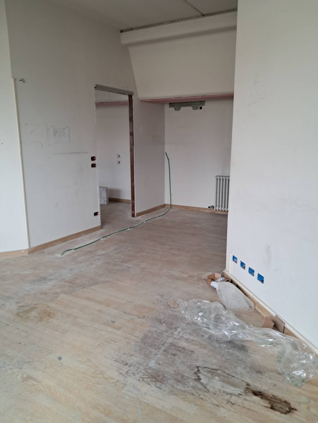 Fondo Commerciale in affitto a Massa e Cozzile