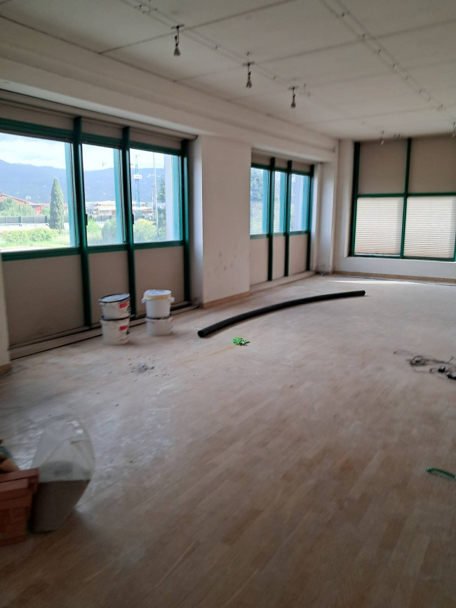 Fondo Commerciale in affitto a Massa e Cozzile