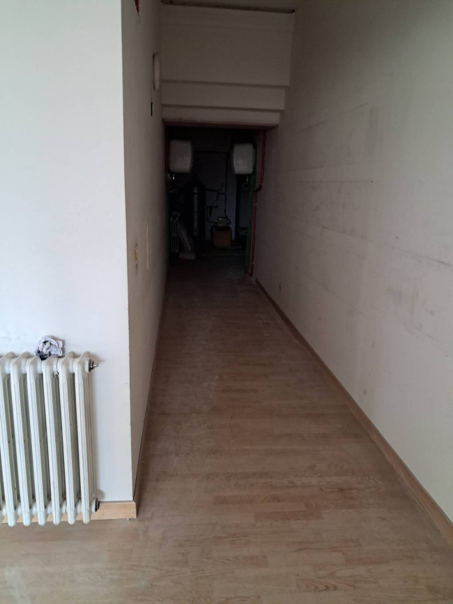 Fondo Commerciale in affitto a Massa e Cozzile