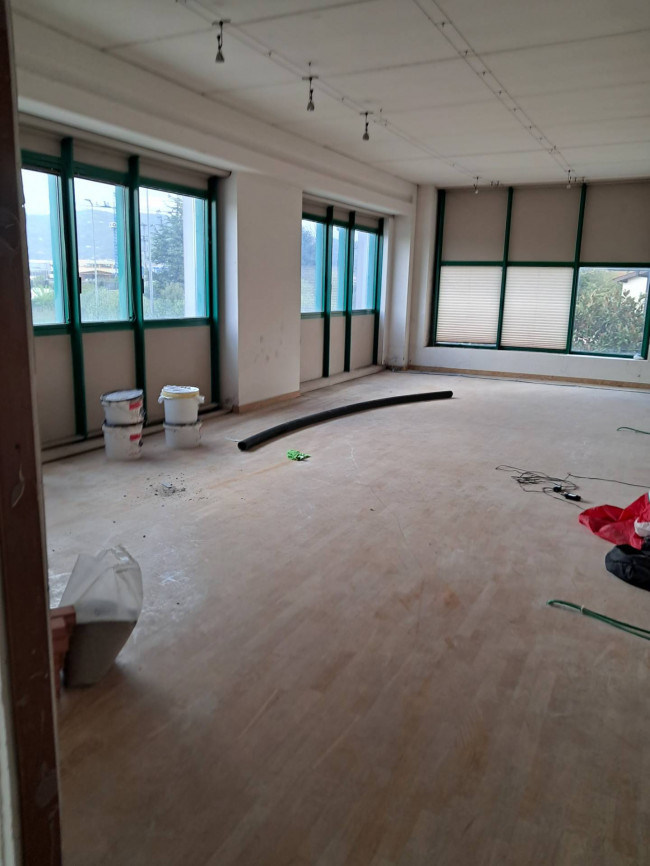 Fondo Commerciale in affitto a Massa e Cozzile