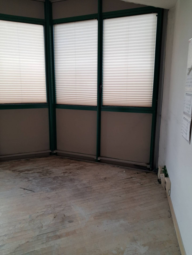 Fondo Commerciale in affitto a Massa e Cozzile