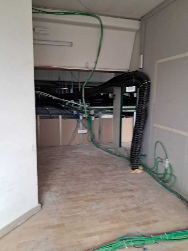 Fondo Commerciale in affitto a Massa e Cozzile