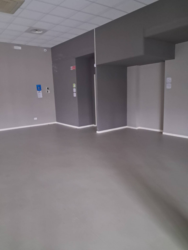 Fondo Commerciale in affitto a Massa e Cozzile