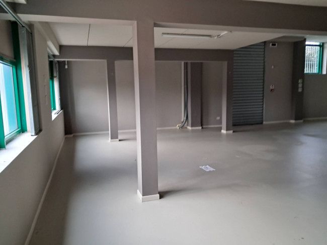 Fondo Commerciale in affitto a Massa e Cozzile