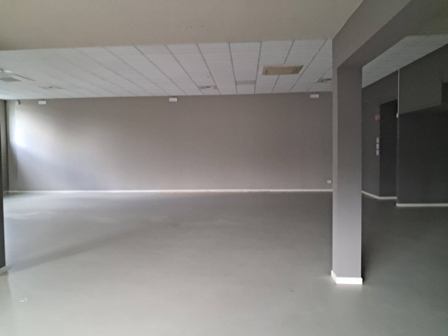 Fondo Commerciale in affitto a Massa e Cozzile