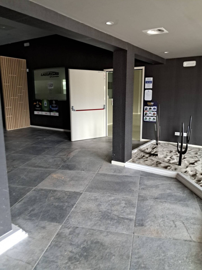 Fondo Commerciale in affitto a Massa e Cozzile