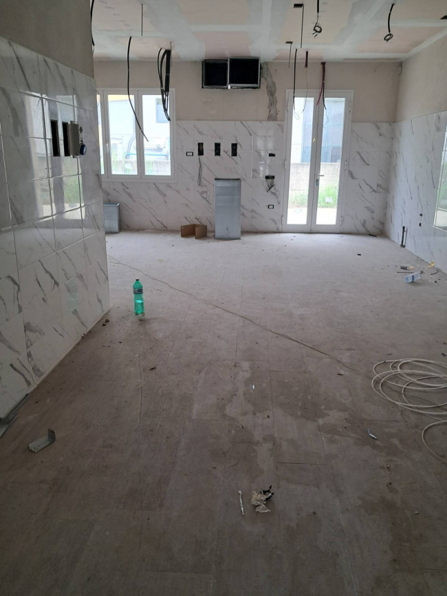 Fondo Commerciale in vendita a Castelfranco di Sotto