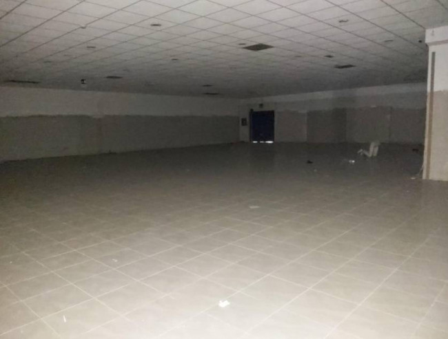 Fondo Commerciale in vendita a Cascina